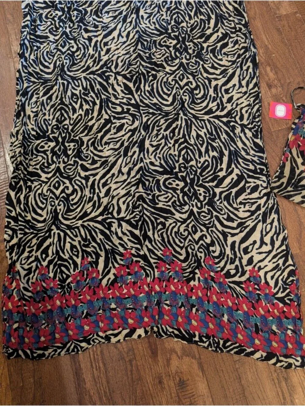 Luxembourg Scarf from Stella & Dot With Carry Bag Multi Color Black Ivory Floral
